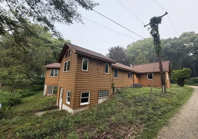 Photo 2 of Single family home for sale at 8621 Shirley Ct, Portage, MI 49024 | MLS# 66026043683 | Listing updated on 2026-08-21