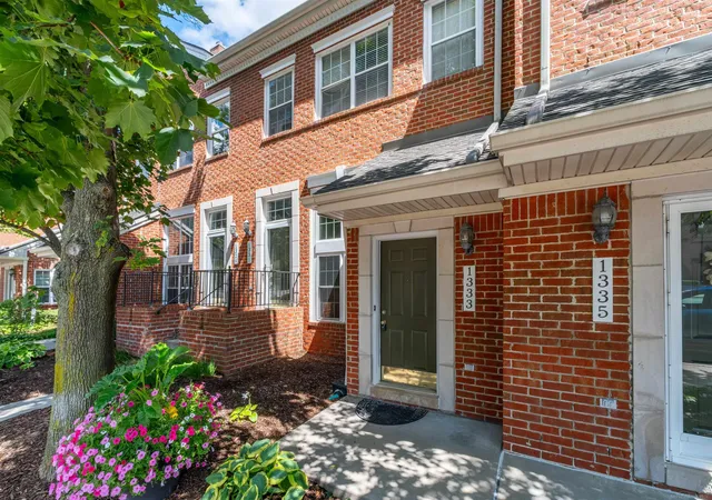 Photo 1 of Sale Pending at 1333 S Washington Ave, Royal Oak, MI 48067 | MLS# 58050219090 | Listing updated on 2026-09-06