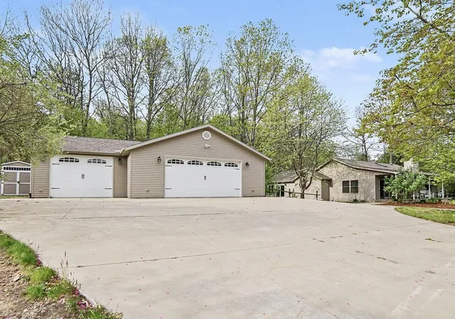 Photo 3 of Single family home for sale at 9103 W Ranger Rd, Mears, MI 49436 | MLS# 71026043698 | Listing updated on 2026-09-18