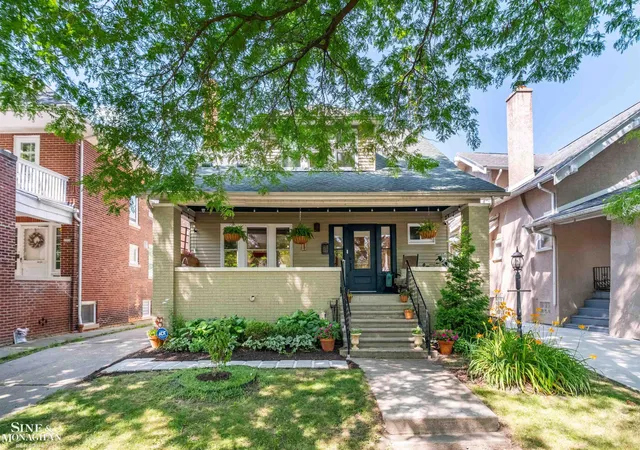Photo 1 of Single family home for sale at 1025 Beaconsfield Ave, Grosse Pointe, MI 48230 | MLS# 58050219099 | Listing updated on 2026-08-19