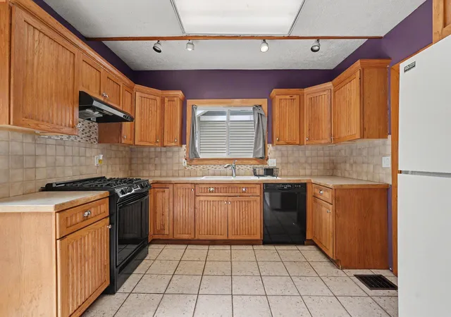 Photo 3 of Single family home for sale at 1216 Hovey St SW, Grand Rapids, MI 49504 | MLS# 65026043701 | Listing updated on 2026-08-27
