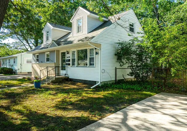 Photo 2 of Single family home for sale at 1450 Wesley Ave, Muskegon, MI 49442 | MLS# 71026043702 | Listing updated on 2026-09-28