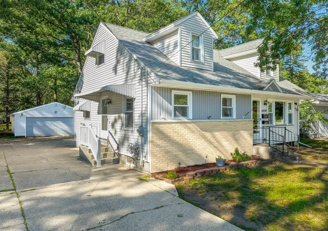 Photo 3 of Single family home for sale at 1450 Wesley Ave, Muskegon, MI 49442 | MLS# 71026043702 | Listing updated on 2026-09-28