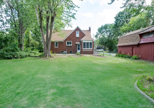 2nd image of 20997 Flora St, Roseville, MI 48066 | MLS# 20261066325
