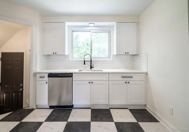 4th image of 20997 Flora St, Roseville, MI 48066 | MLS# 20261066325