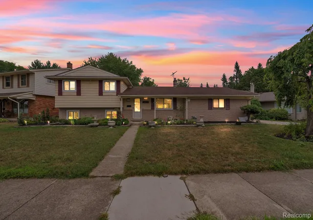 Photo 1 of Single family home for sale at 15546 Liverpool St, Livonia, MI 48154 | MLS# 20261066328 | Listing updated on 2026-09-11
