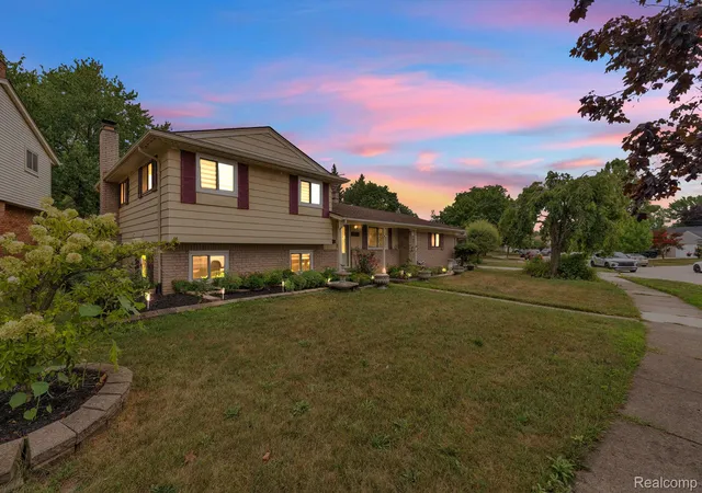 Photo 2 of Single family home for sale at 15546 Liverpool St, Livonia, MI 48154 | MLS# 20261066328 | Listing updated on 2026-09-11