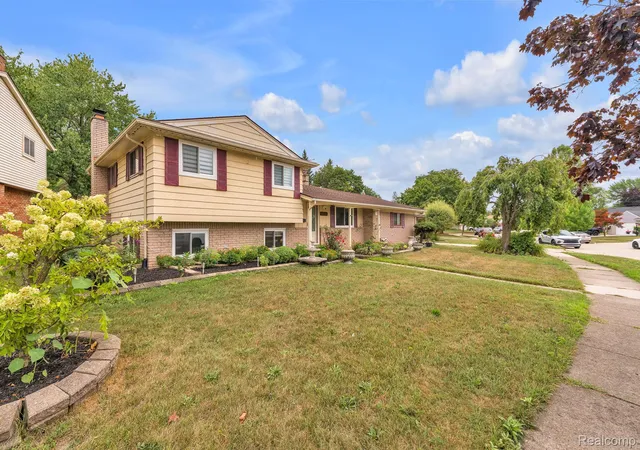 Photo 3 of Single family home for sale at 15546 Liverpool St, Livonia, MI 48154 | MLS# 20261066328 | Listing updated on 2026-09-11