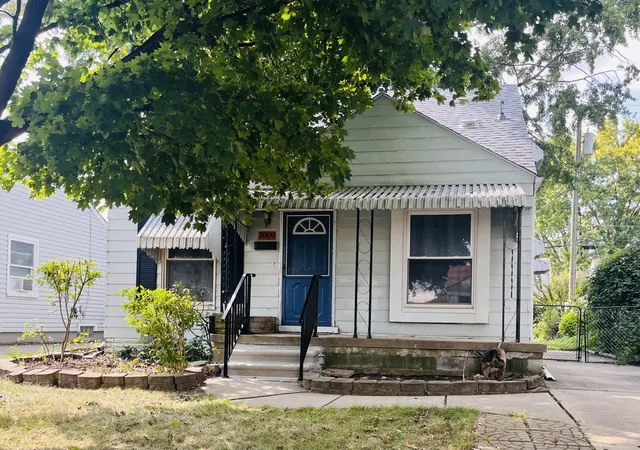 Photo 1 of Sale Pending at 2009 Buckingham Ave, Lincoln Park, MI 48146 | MLS# 81026043721 | Listing updated on 2026-09-03