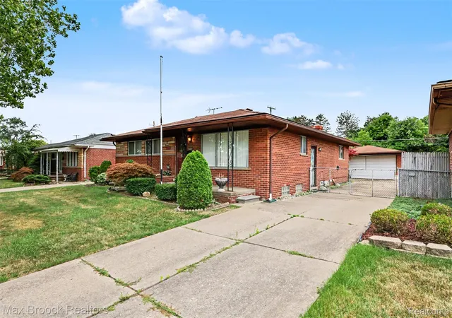 Photo 2 of Single family home for sale at 5953 Rockland Ct, Dearborn Heights, MI 48127 | MLS# 20261066348 | Listing updated on 2026-08-31
