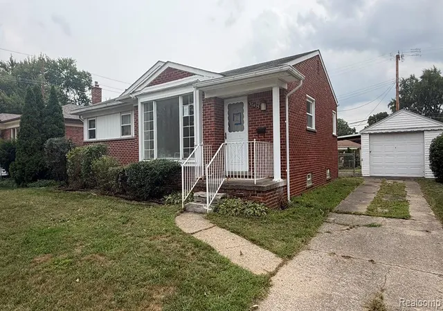 3rd image of 30435 Rosslyn Ave, Garden City, MI 48135 | MLS# 20261066355