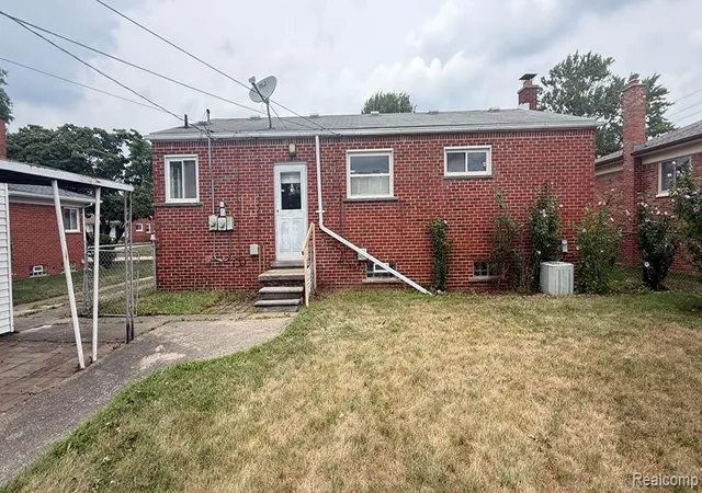 4th image of 30435 Rosslyn Ave, Garden City, MI 48135 | MLS# 20261066355