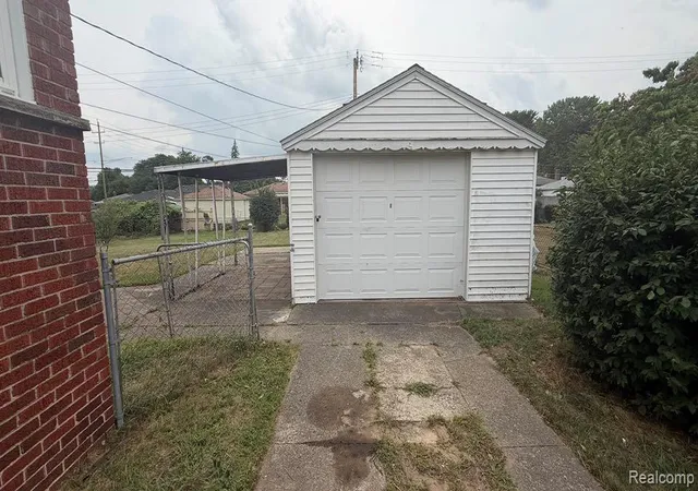 5th image of 30435 Rosslyn Ave, Garden City, MI 48135 | MLS# 20261066355