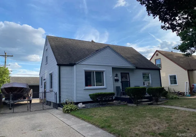 Photo 1 of Sale Pending at 16774 Sarmorr St, Roseville, MI 48066 | MLS# 20261066359 | Listing updated on 2026-09-14