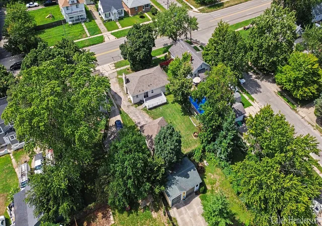 3rd image of 2712 Byron Center Ave Sw, Wyoming, MI 49519 | MLS# 65026043725