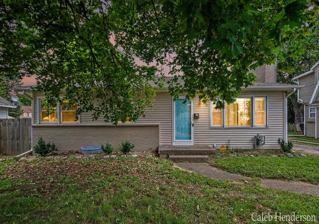 4th image of 2712 Byron Center Ave Sw, Wyoming, MI 49519 | MLS# 65026043725