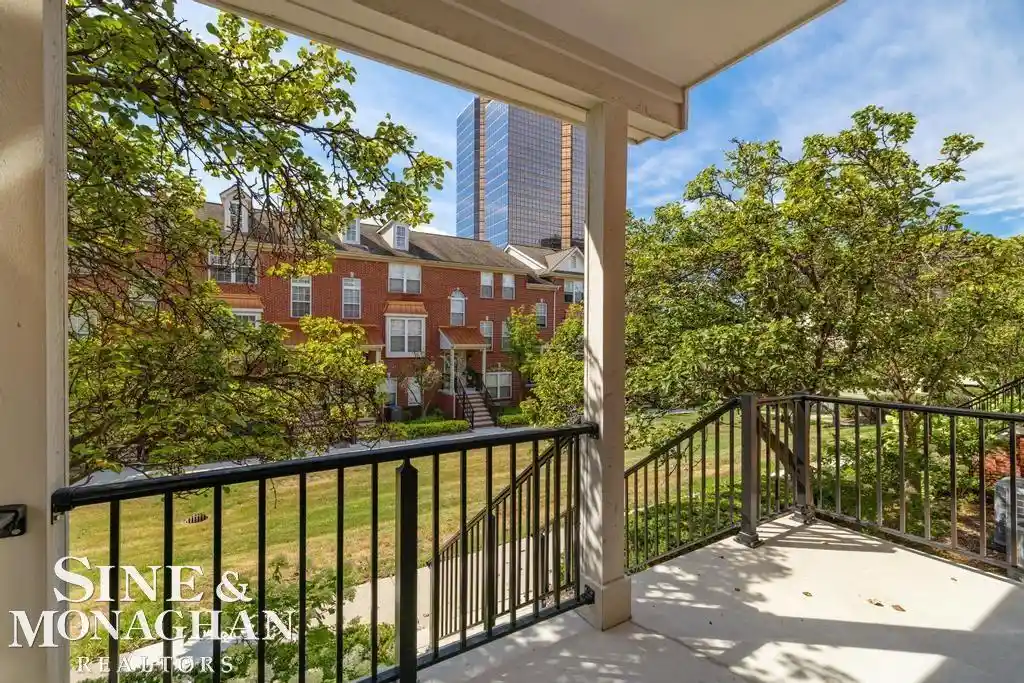 Listing Photo 2 - Condo for sale in 25480 Saint James St located at 25480 Saint James St, Southfield, MI 48075 - Unit 25480 Saint James St
