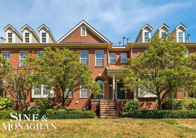 Listing Photo 2 - Condo for sale in building located at 25480 Saint James St, Southfield, MI 48075 - Unit #