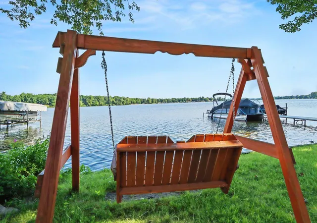 2nd image of 4621 S Long Lake Dr, Portage, MI 49002 | MLS# 66026043742