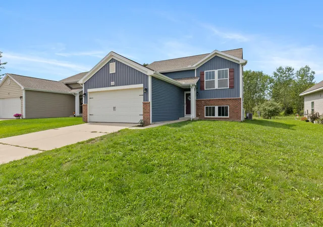 Photo 1 of Sale Pending at 6605 Moss Lake Dr, Hudsonville, MI 49426 | MLS# 65026043740 | Listing updated on 2026-09-17