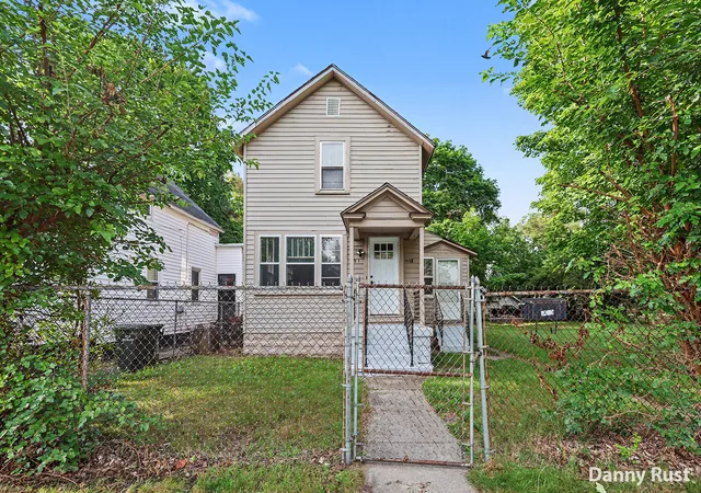 Photo 2 of Single family home for sale at 691 E Isabella Ave, Muskegon, MI 49442 | MLS# 71026043741 | Listing updated on 2026-09-17