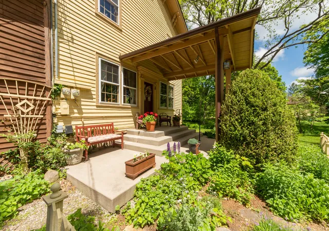 1st image of 8425 Parshallville Rd, Fenton, MI 48430 | MLS# 81026043743