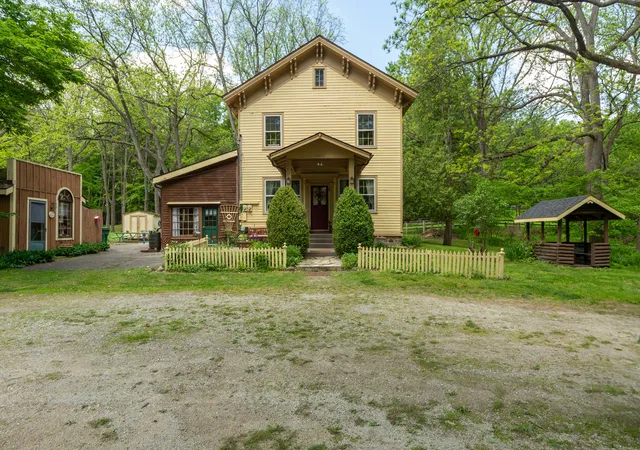 49th image of 8425 Parshallville Rd, Fenton, MI 48430 | MLS# 81026043743