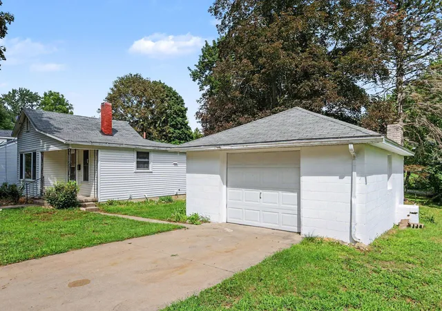 3rd image of 1213 Edwards St, Albion, MI 49224 | MLS# 55026043737