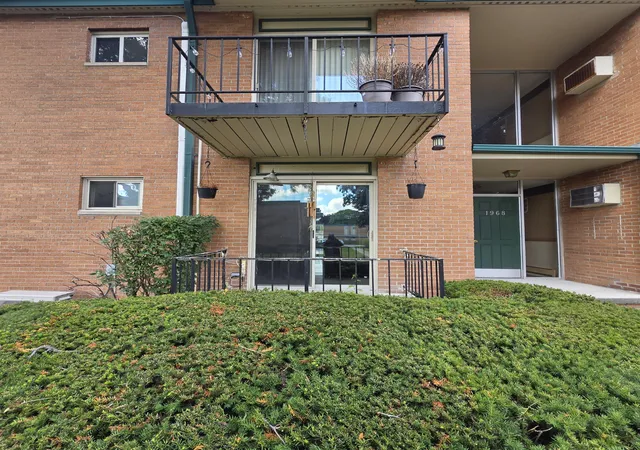 2nd image of 1968 Axtell Dr, Troy, MI 48084