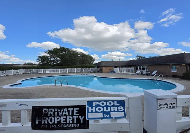 17th image of 1968 Axtell Dr #1, Troy, MI 48084 | MLS# 81026043745