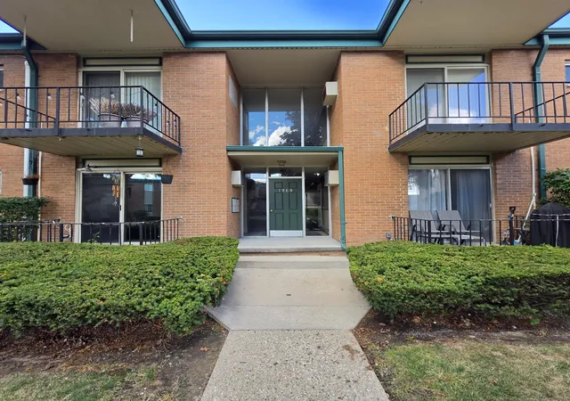 1st image of 1968 Axtell Dr #1, Troy, MI 48084 | MLS# 81026043745