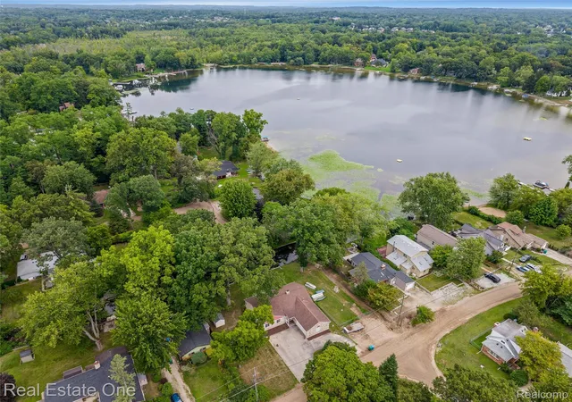 Photo 3 of Single family home for sale at 2000 Nacona, Commerce Township, MI 48382 | MLS# 20261066382 | Listing updated on 2026-08-26
