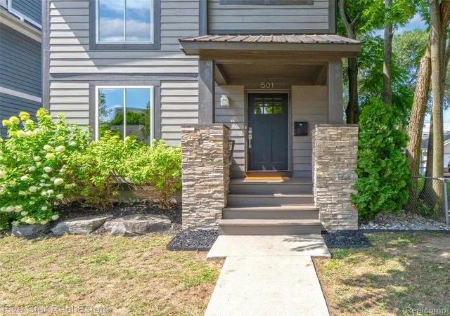 Photo 3 of Single family home for sale at 501 N Center St, Royal Oak City Oakland, MI 48067 | MLS# 20261066385 | Listing updated on 2026-08-30