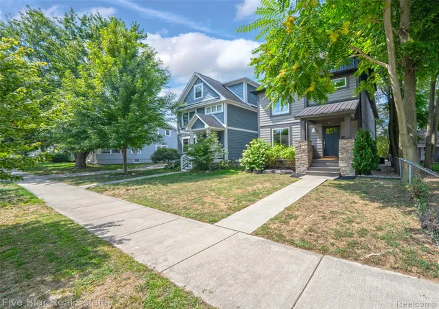 Photo 3 of Single family home for sale at 501 N Center St, Royal Oak City Oakland, MI 48067 | MLS# 20261066385 | Listing updated on 2026-08-30