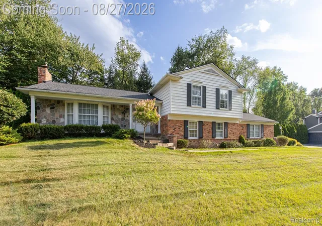 Photo 3 of Single family home for sale at 4744 Brafferton Dr, Bloomfield Charter Township Oakland, MI 48302 | MLS# 20261066390 | Listing updated on 2026-09-13