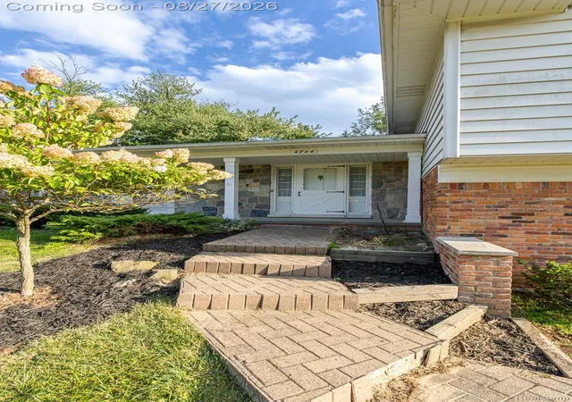 Photo 3 of Single family home for sale at 4744 Brafferton Dr, Bloomfield Charter Township Oakland, MI 48302 | MLS# 20261066390 | Listing updated on 2026-09-13