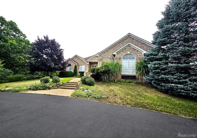 Photo 3 of Single family home for sale at 9360 Oakmont Dr, Clarkston, MI 48348 | MLS# 20261066392 | Listing updated on 2026-08-31