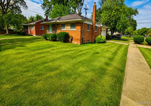 Photo 1 of Single family home for sale at 25055 Pierce St, Southfield, MI 48075 | MLS# 20261066393 | Listing updated on 2026-08-20