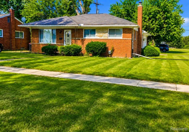Photo 2 of Single family home for sale at 25055 Pierce St, Southfield, MI 48075 | MLS# 20261066393 | Listing updated on 2026-08-20