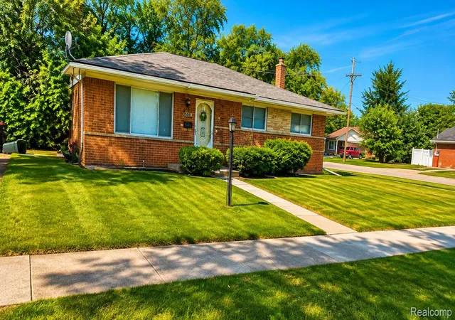Photo 3 of Single family home for sale at 25055 Pierce St, Southfield, MI 48075 | MLS# 20261066393 | Listing updated on 2026-08-20