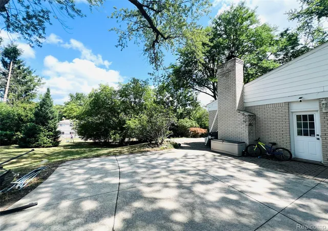 3rd image of 38138 Southfarm Ct, Northville, MI 48167 | MLS# 20261066400