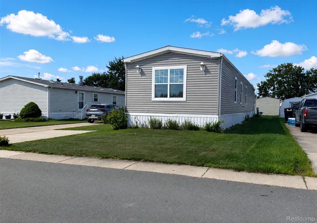 2nd image of 24228 Chippewa Dr, Flat Rock, MI 48134 | MLS# 20261066399