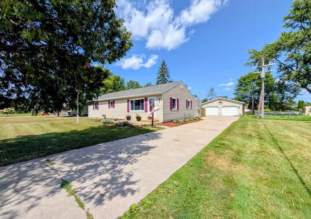 3rd image of 124 W Saginaw St, Au Gres, MI 48703 | MLS# 77080072548