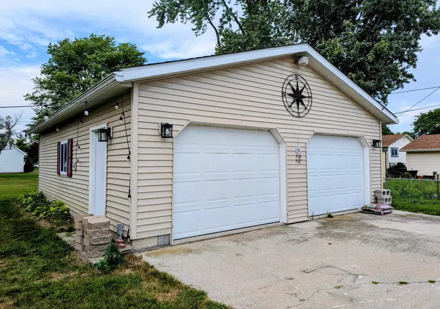 5th image of 124 W Saginaw St, Au Gres, MI 48703 | MLS# 77080072548