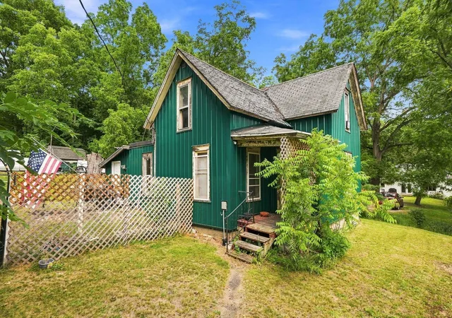 2nd image of 441 Washington St, Cadillac, MI 49601 | MLS# 78080072549