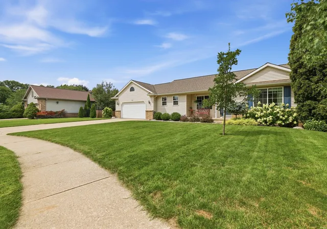 image of 2913 Belle Meadow Dr Sw, Byron Center, MI 49315 | MLS# 65026043765