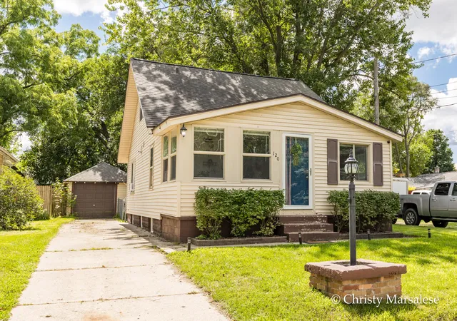 1st image of 120 34th St Se, Grand Rapids, MI 49548 | MLS# 65026043753