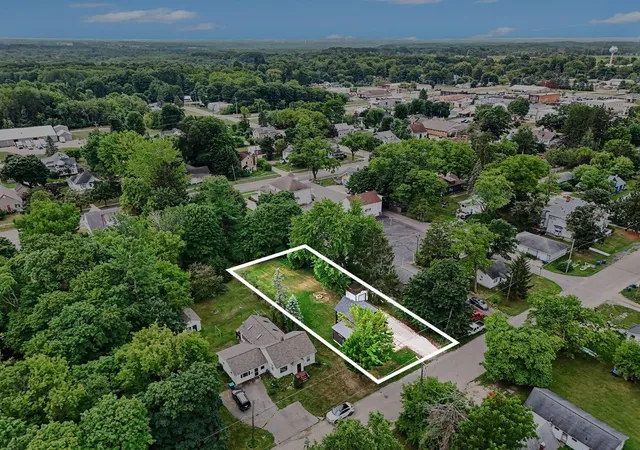 36th image of 308 E Broadway St, Scottville, MI 49454 | MLS# 67026043768
