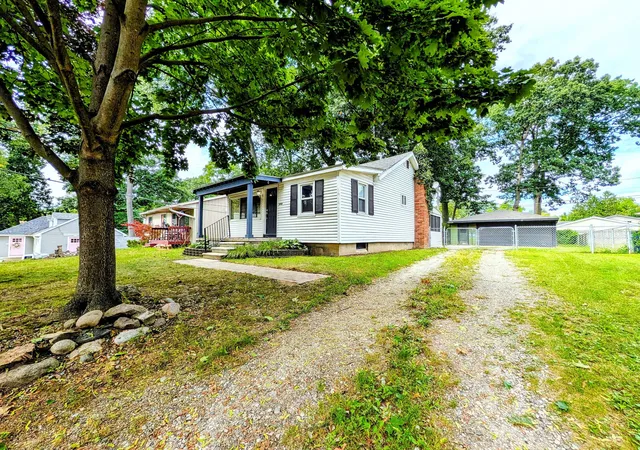 1st image of 3918 Mapleleaf Rd, Waterford, MI 48328 | MLS# 81026043785