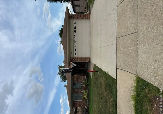 2nd image of 4966 Peachtree Dr, Sterling Heights, MI 48310 | MLS# 20261066412